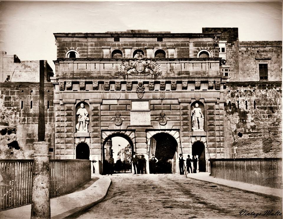 putirjal-gate-and-cannon-bollard