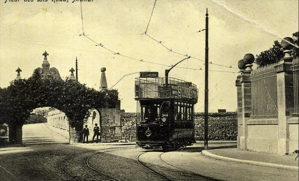 wignacourt aqueduct and tram