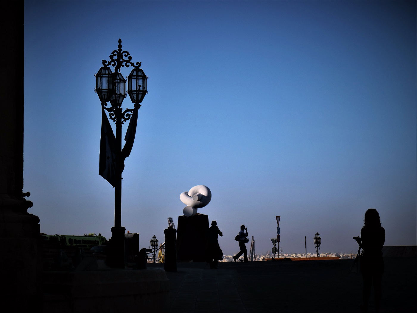 Castille square silhouetteMG_5715